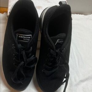 Lamincoa Ladies Black Athletic Air Sneakers size 7.5-8